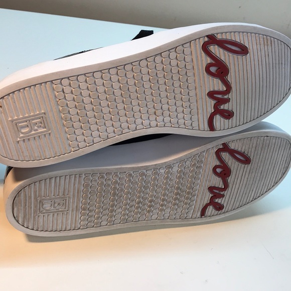 Ellen DeGeneres Black Sneakers with Heart Size 9.5 - Picture 8 of 10